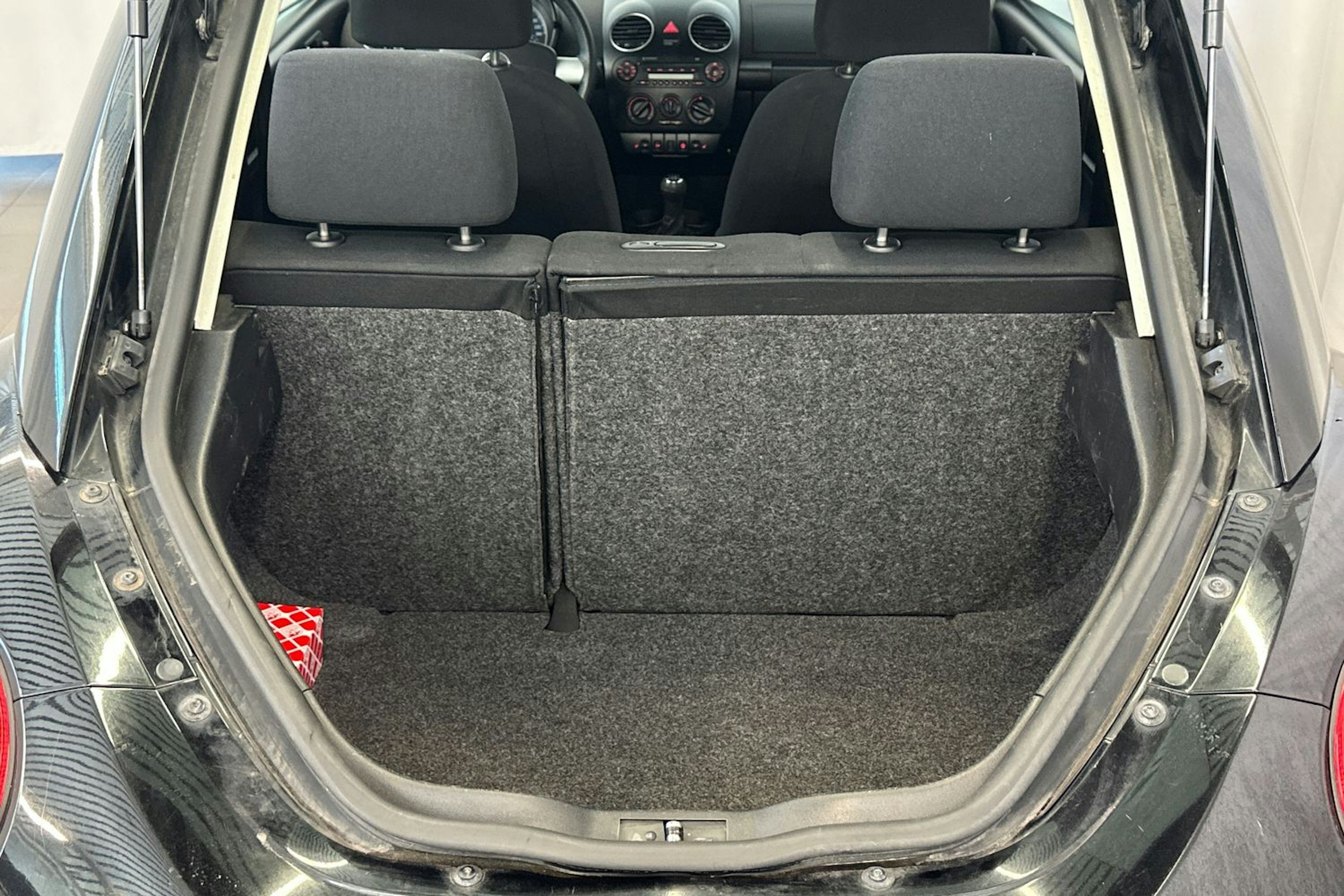 musta Volkswagen New Beetle 2009 kuva 12.