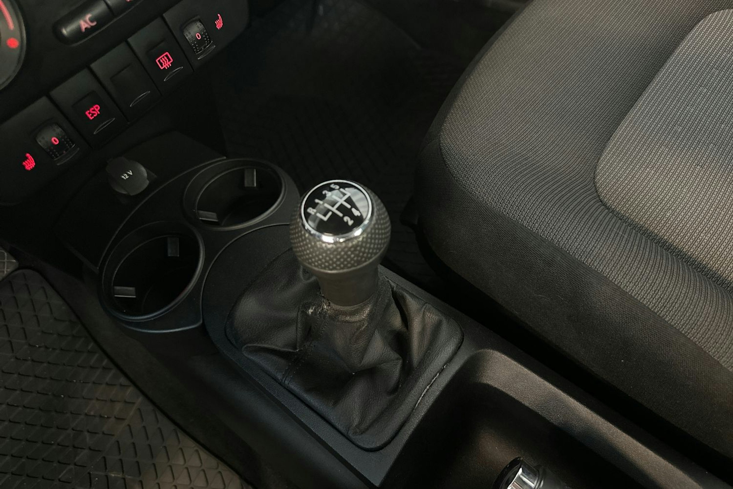 musta Volkswagen New Beetle 2009 kuva 16.