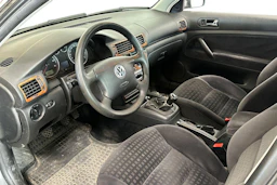 harmaa Volkswagen Passat 2002 kuva 3.