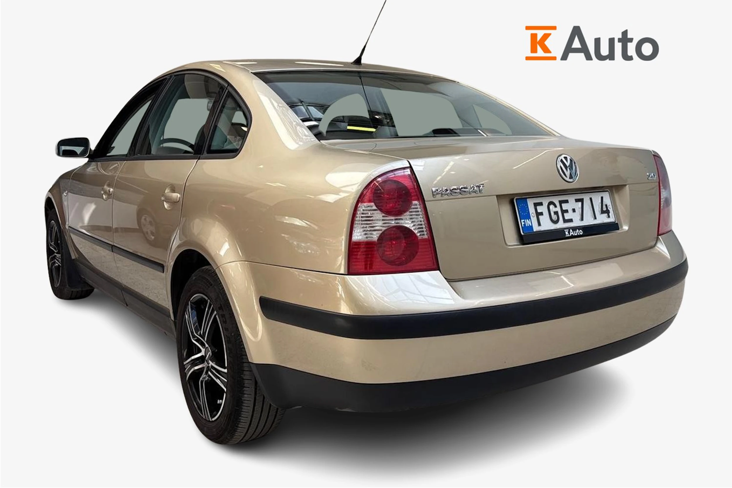Ruskea (beige) Volkswagen PASSAT 2003 kuva 3.
