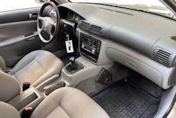 Ruskea (beige) Volkswagen PASSAT 2003 kuva 9.