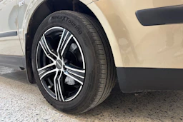 Ruskea (beige) Volkswagen PASSAT 2003 kuva 13.