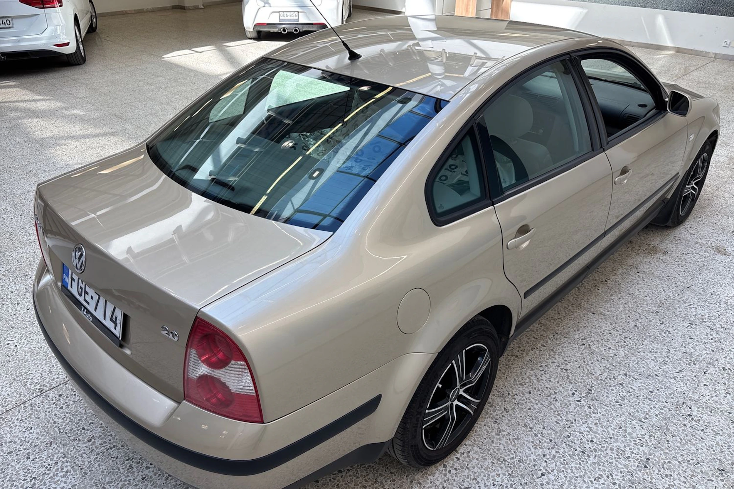 Ruskea (beige) Volkswagen PASSAT 2003 kuva 21.