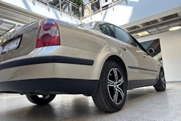 Ruskea (beige) Volkswagen PASSAT 2003 kuva 22.