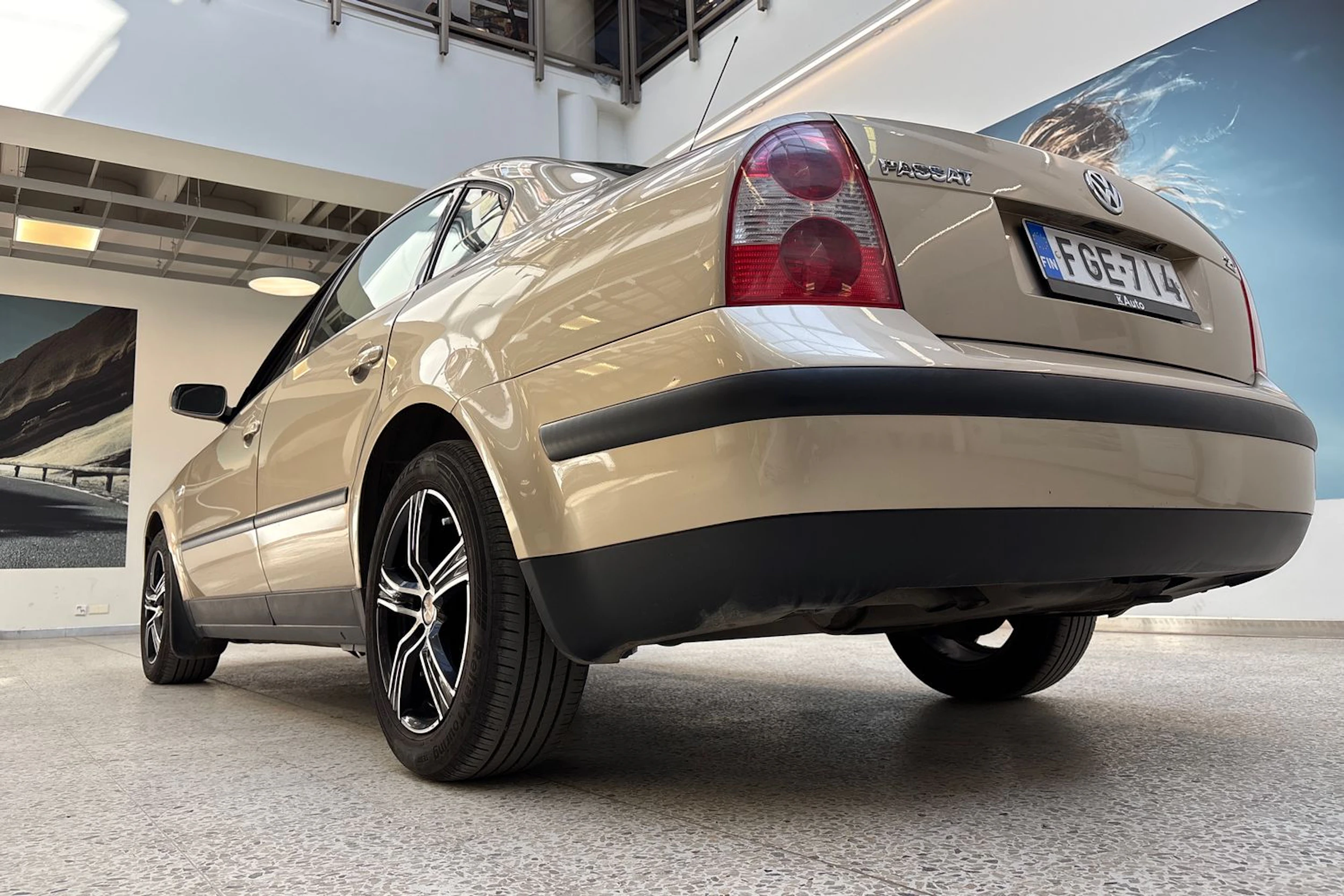 Ruskea (beige) Volkswagen PASSAT 2003 kuva 26.