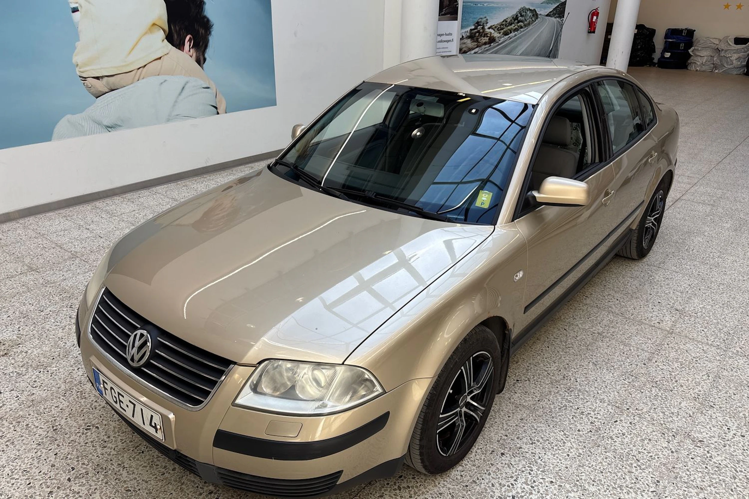 Ruskea (beige) Volkswagen PASSAT 2003 kuva 27.