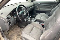 ruskea (beige) Volkswagen Passat 2004 kuva 7.