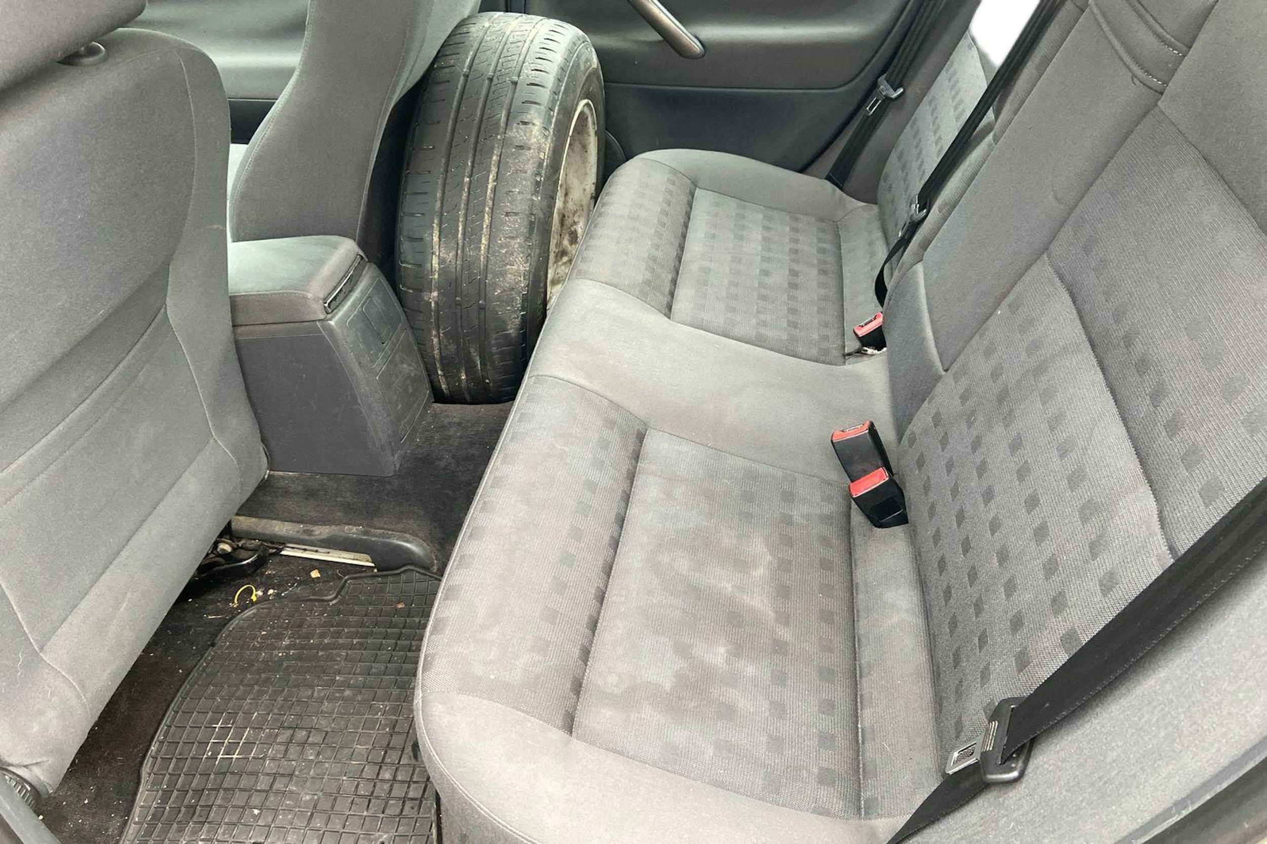 ruskea (beige) Volkswagen Passat 2004 kuva 10.