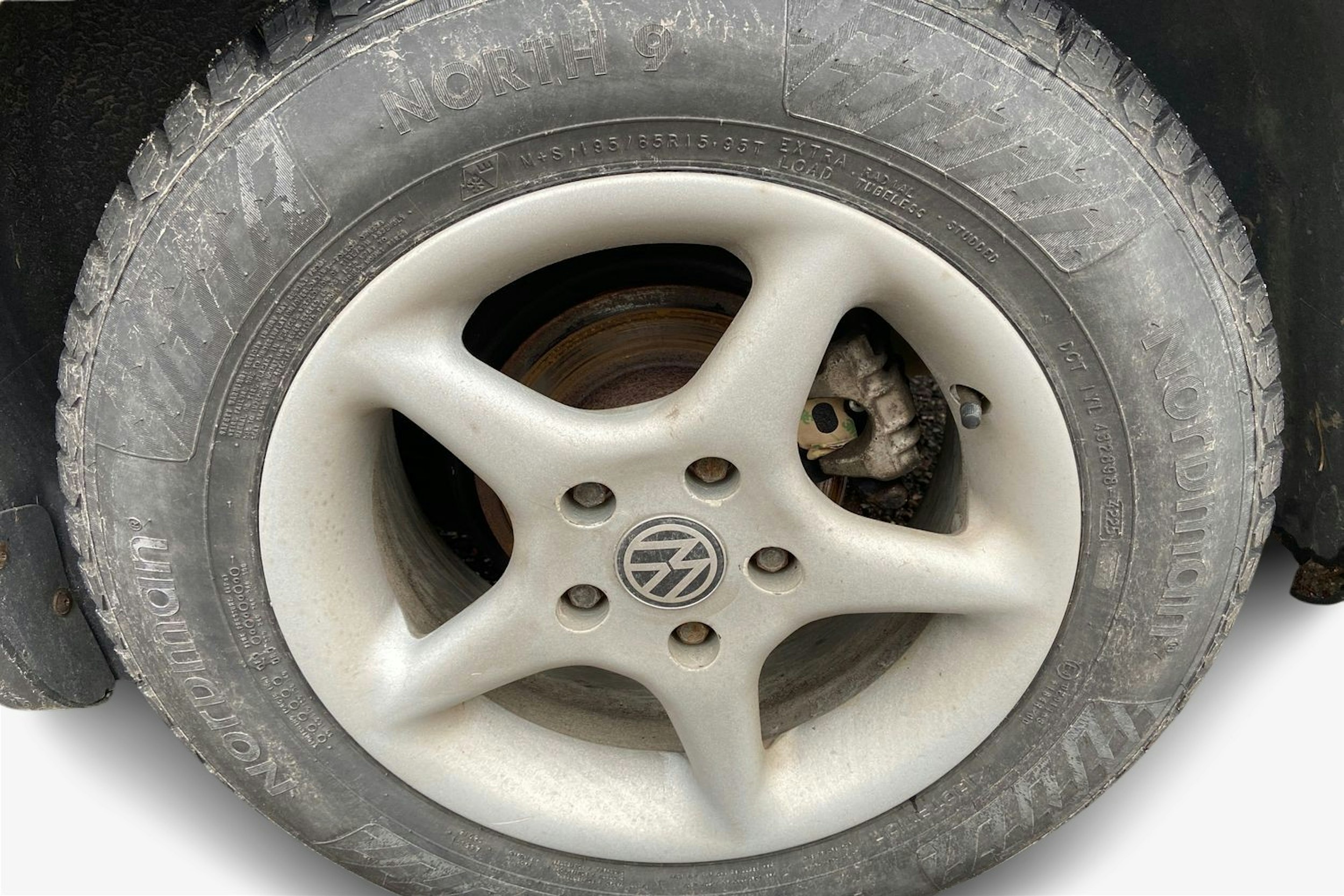 ruskea (beige) Volkswagen Passat 2004 kuva 11.