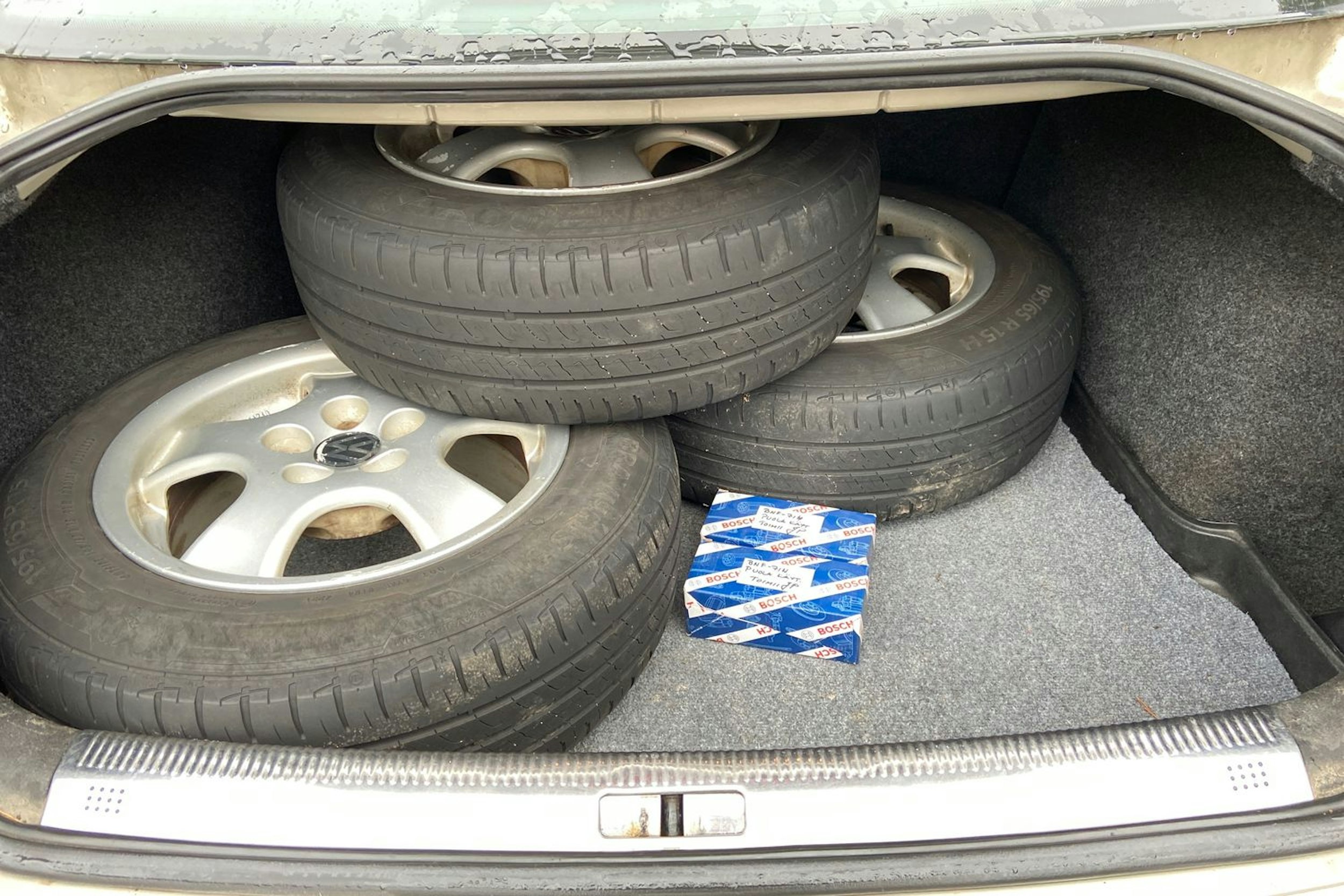 ruskea (beige) Volkswagen Passat 2004 kuva 14.