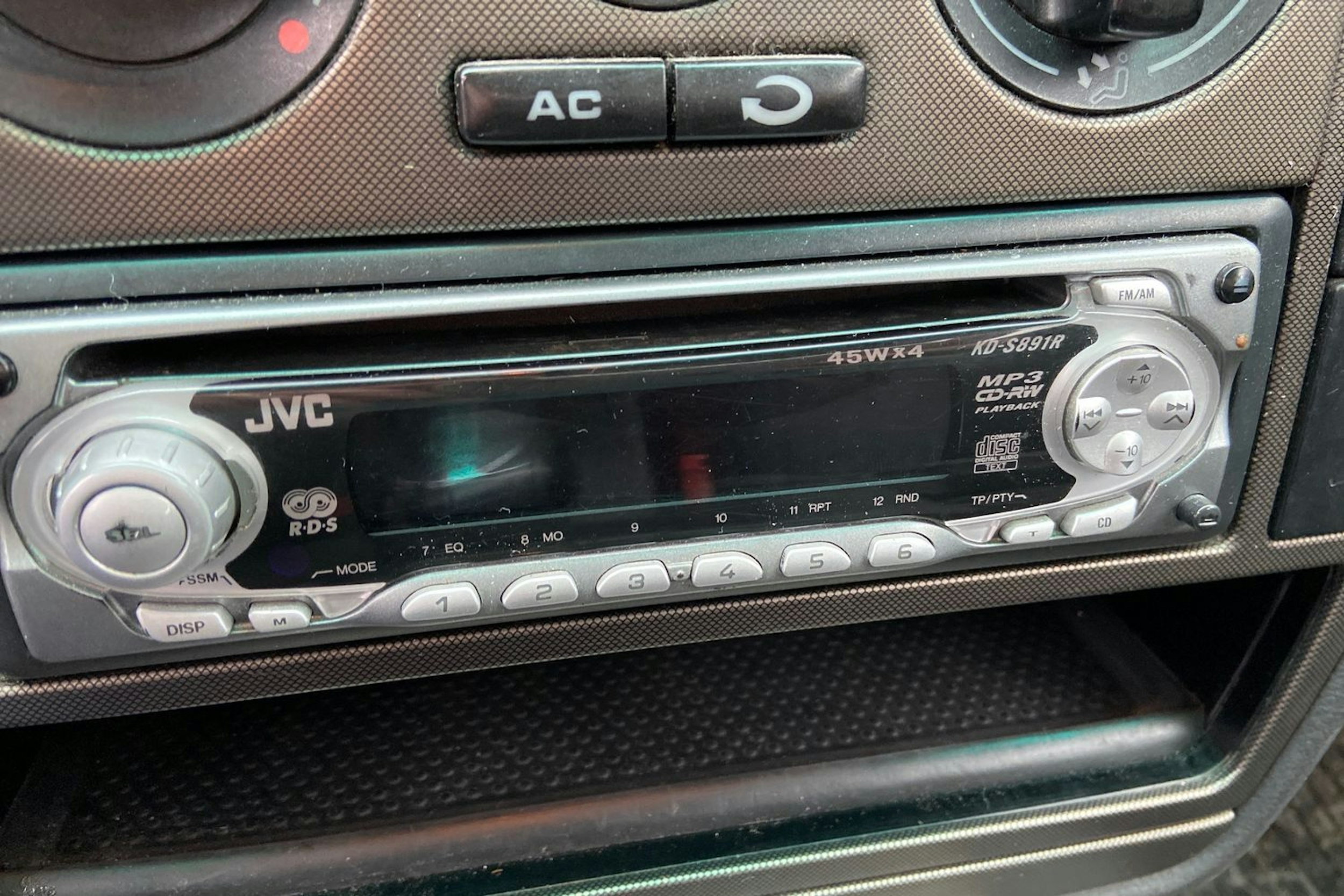 ruskea (beige) Volkswagen Passat 2004 kuva 17.