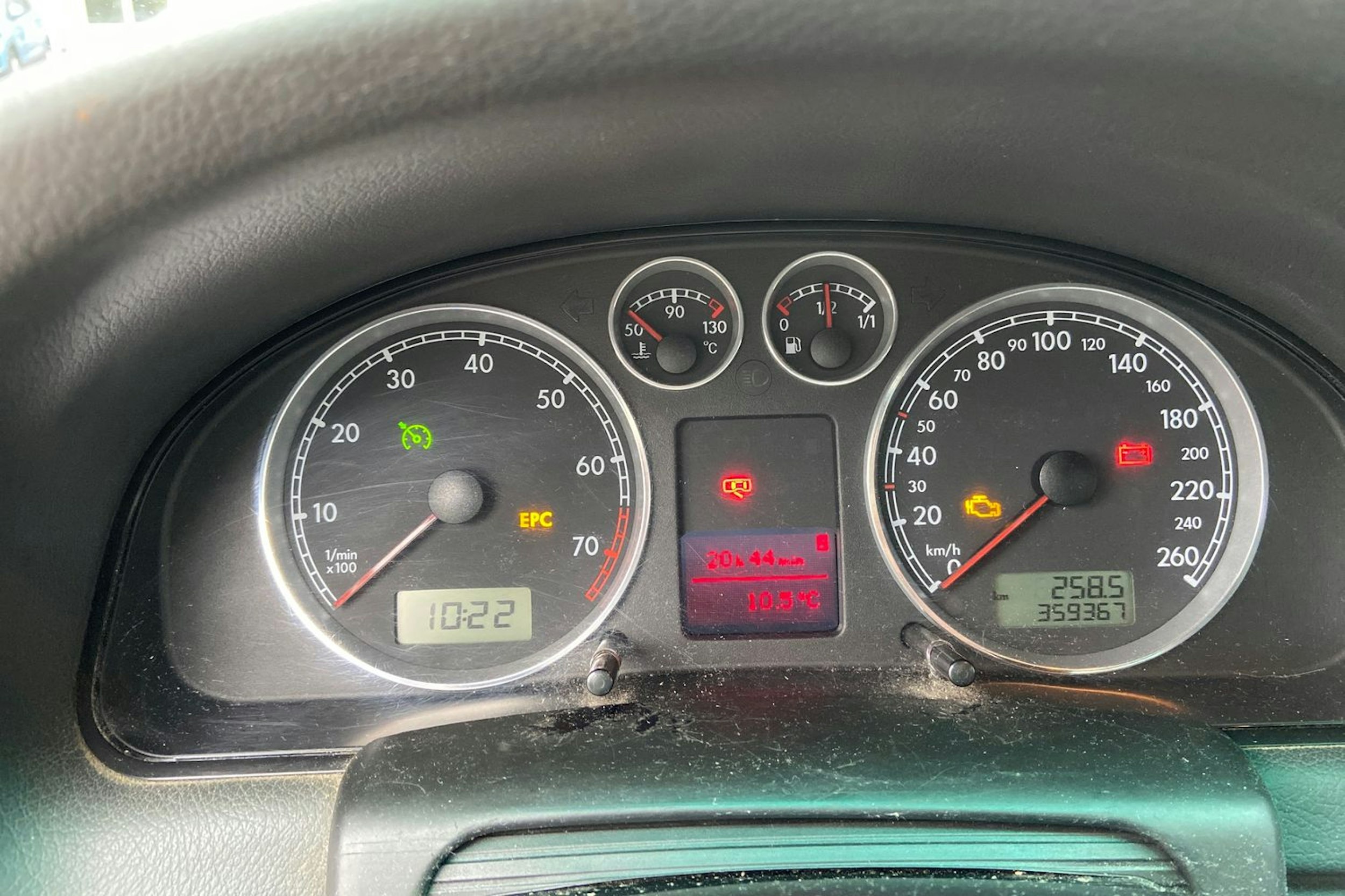 ruskea (beige) Volkswagen Passat 2004 kuva 20.