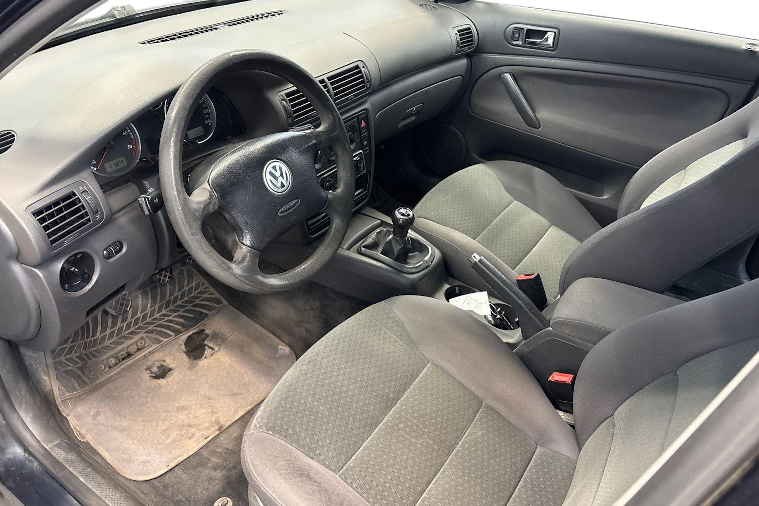 sininen Volkswagen Passat 2004 kuva 6.