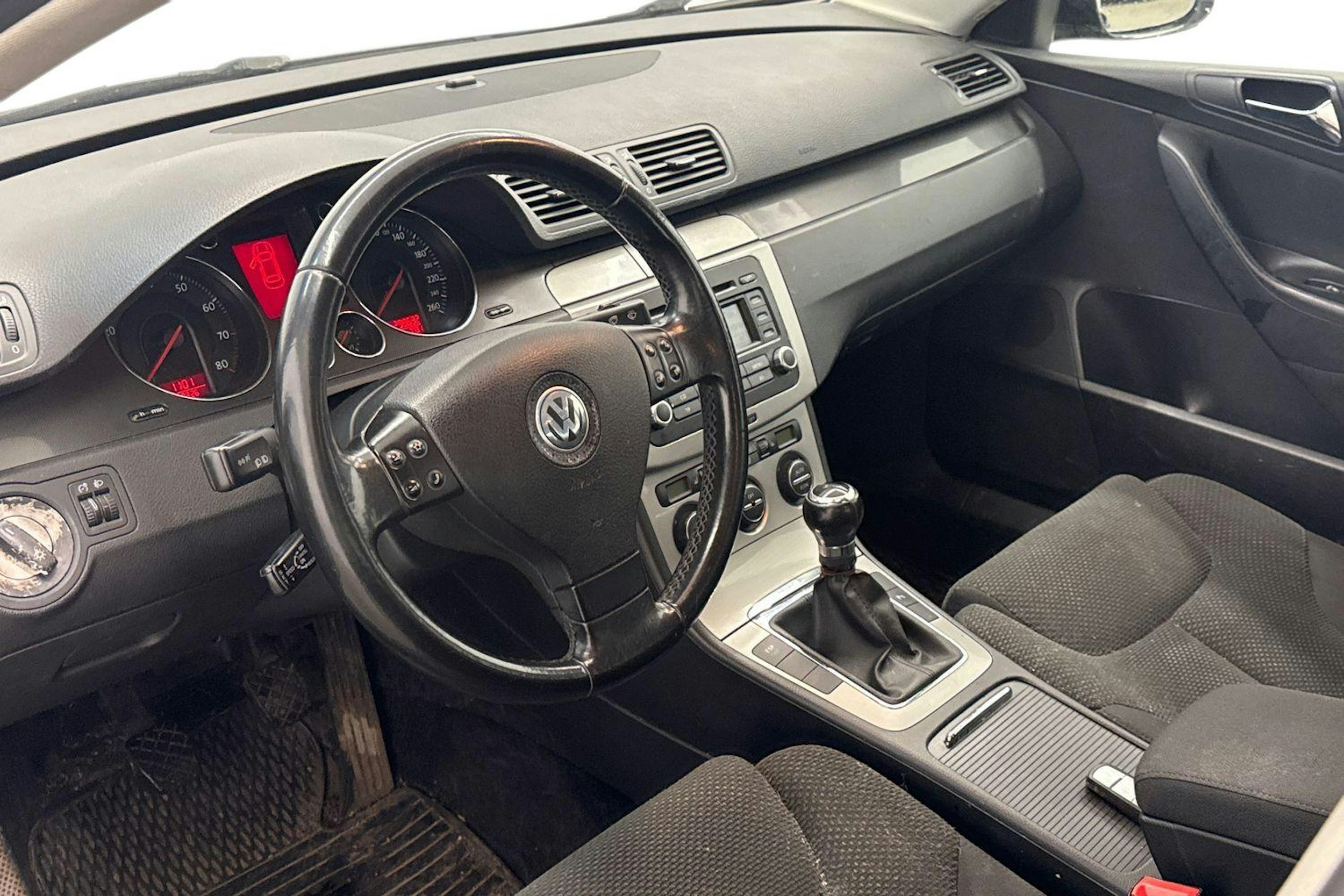 Musta Volkswagen PASSAT 2005 kuva 6.