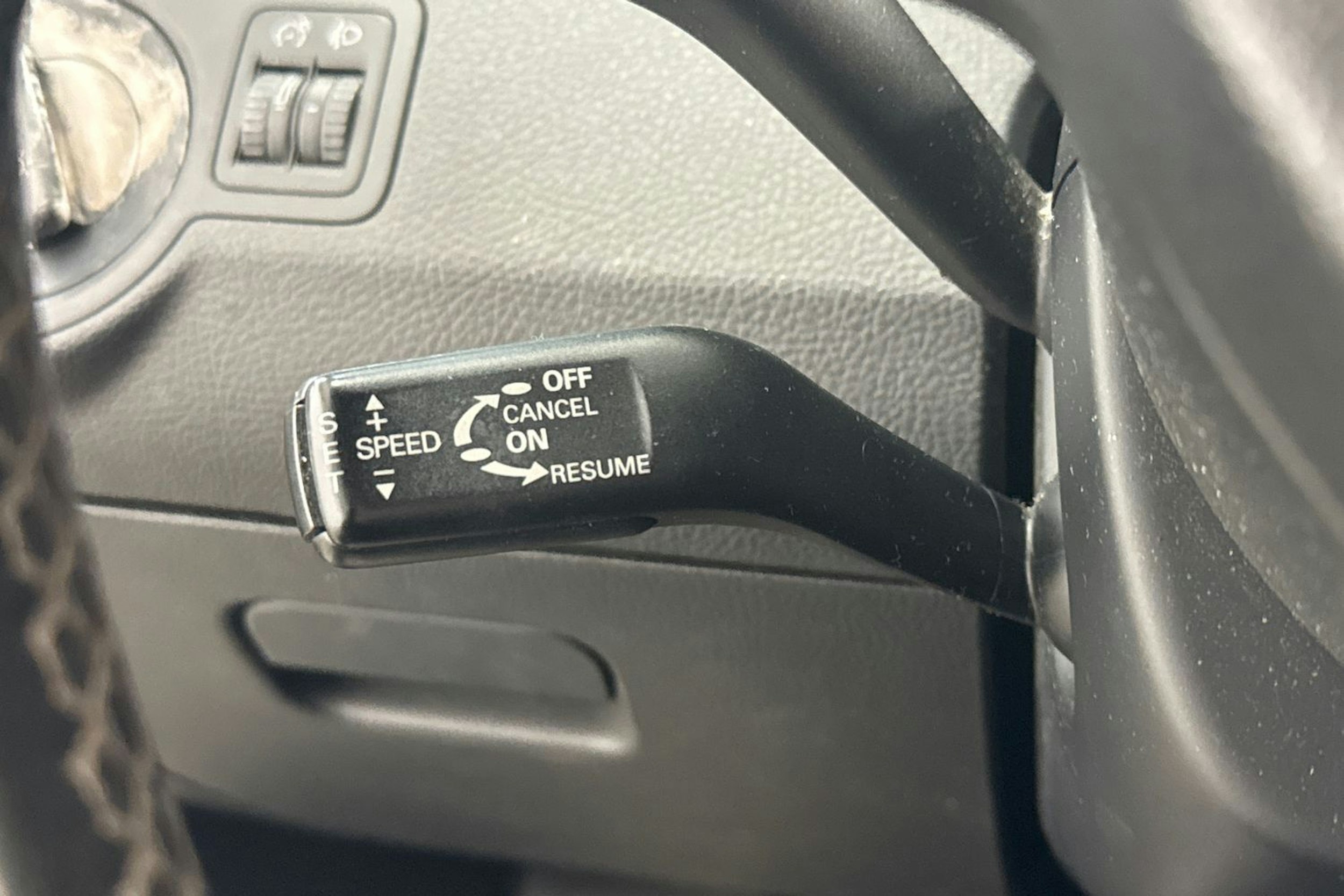 Musta Volkswagen PASSAT 2005 kuva 13.