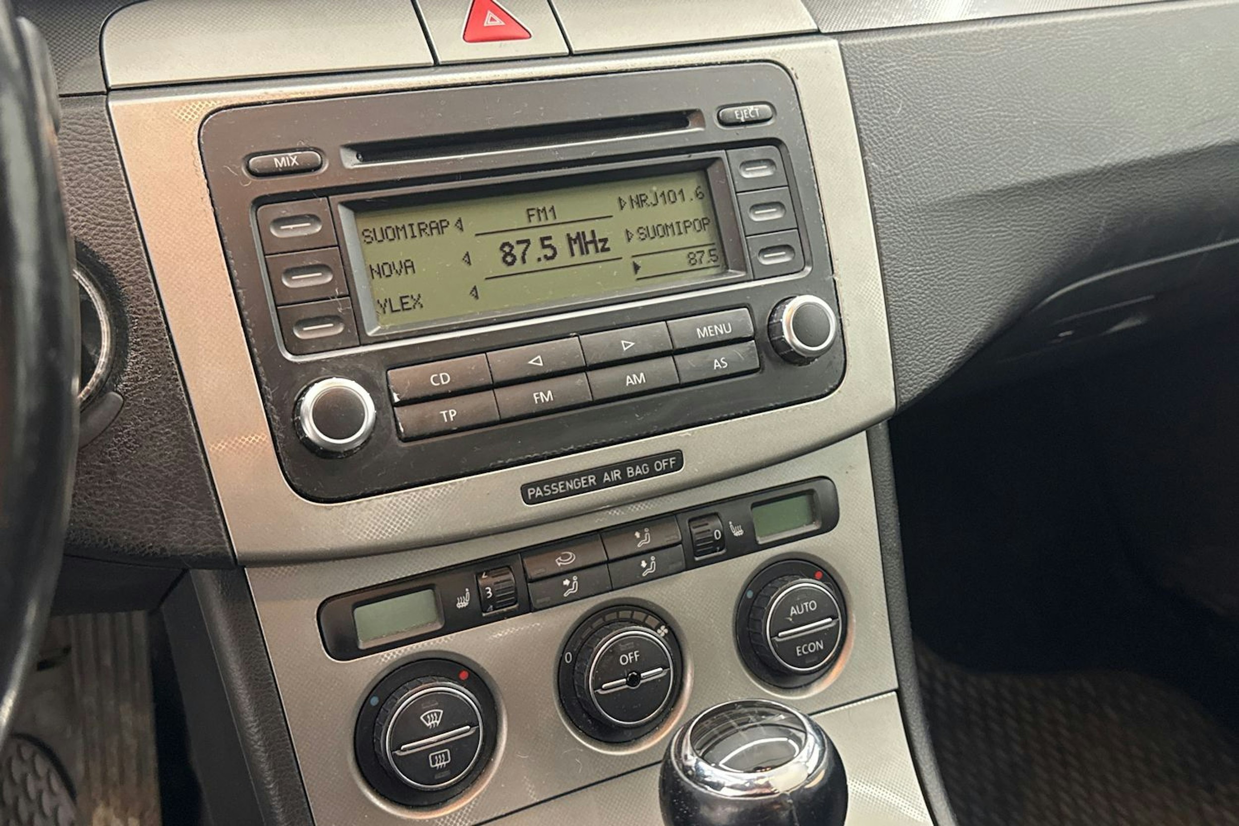 Musta Volkswagen PASSAT 2005 kuva 15.