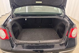 Musta Volkswagen PASSAT 2005 kuva 17.