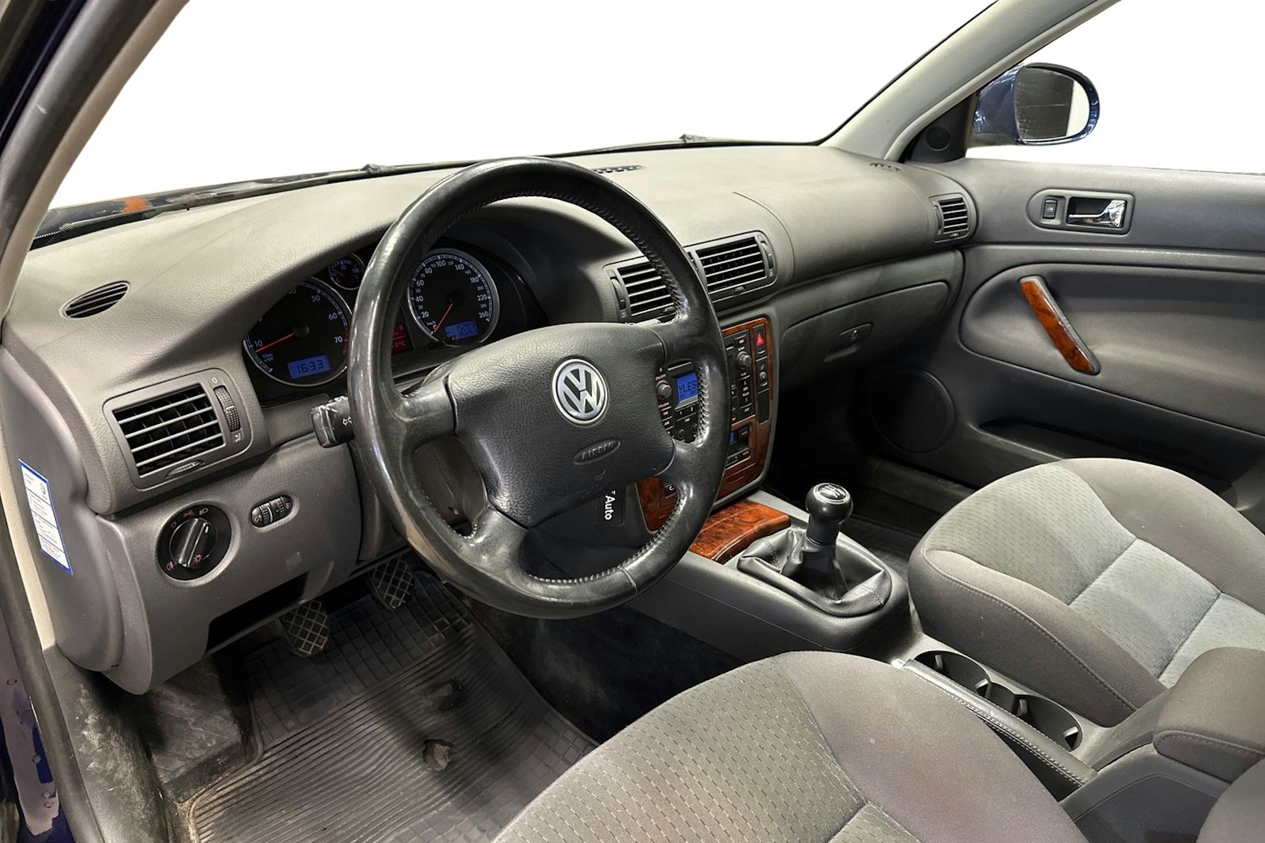 sininen Volkswagen Passat 2005 kuva 7.