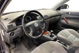 sininen Volkswagen Passat 2005 kuva 7.