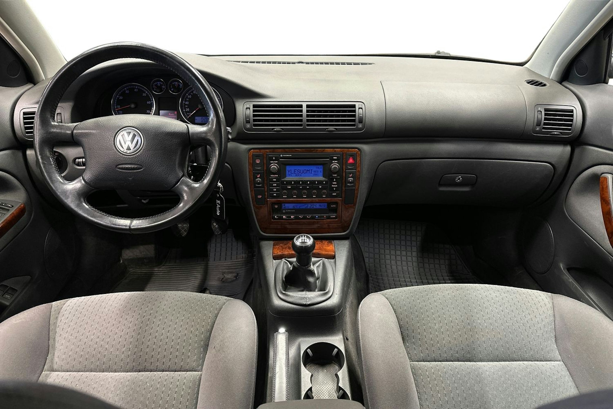 sininen Volkswagen Passat 2005 kuva 9.