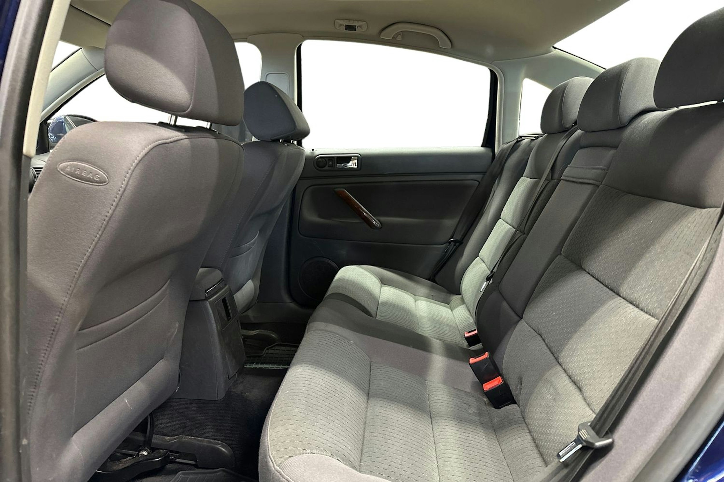 sininen Volkswagen Passat 2005 kuva 10.