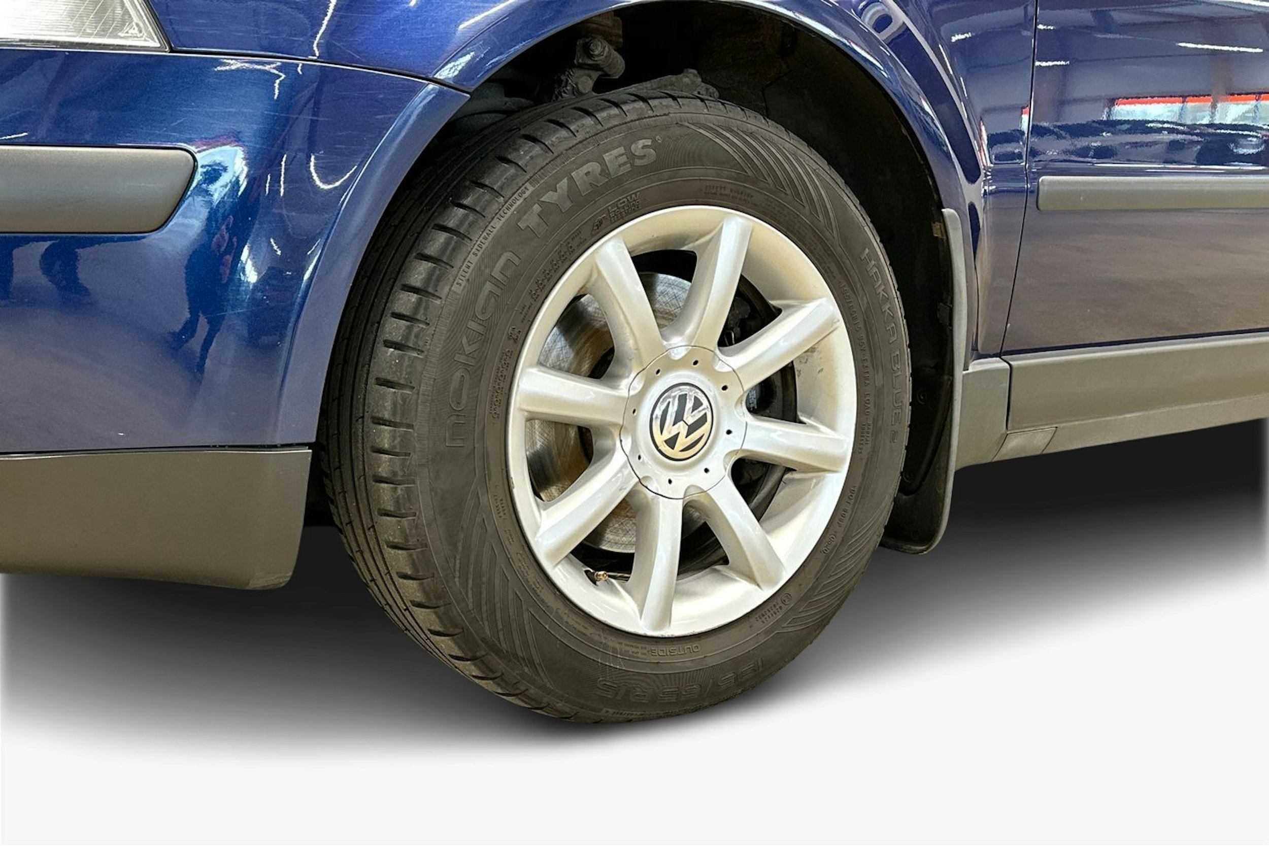 sininen Volkswagen Passat 2005 kuva 11.