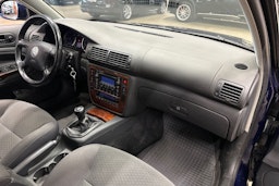 sininen Volkswagen Passat 2005 kuva 13.