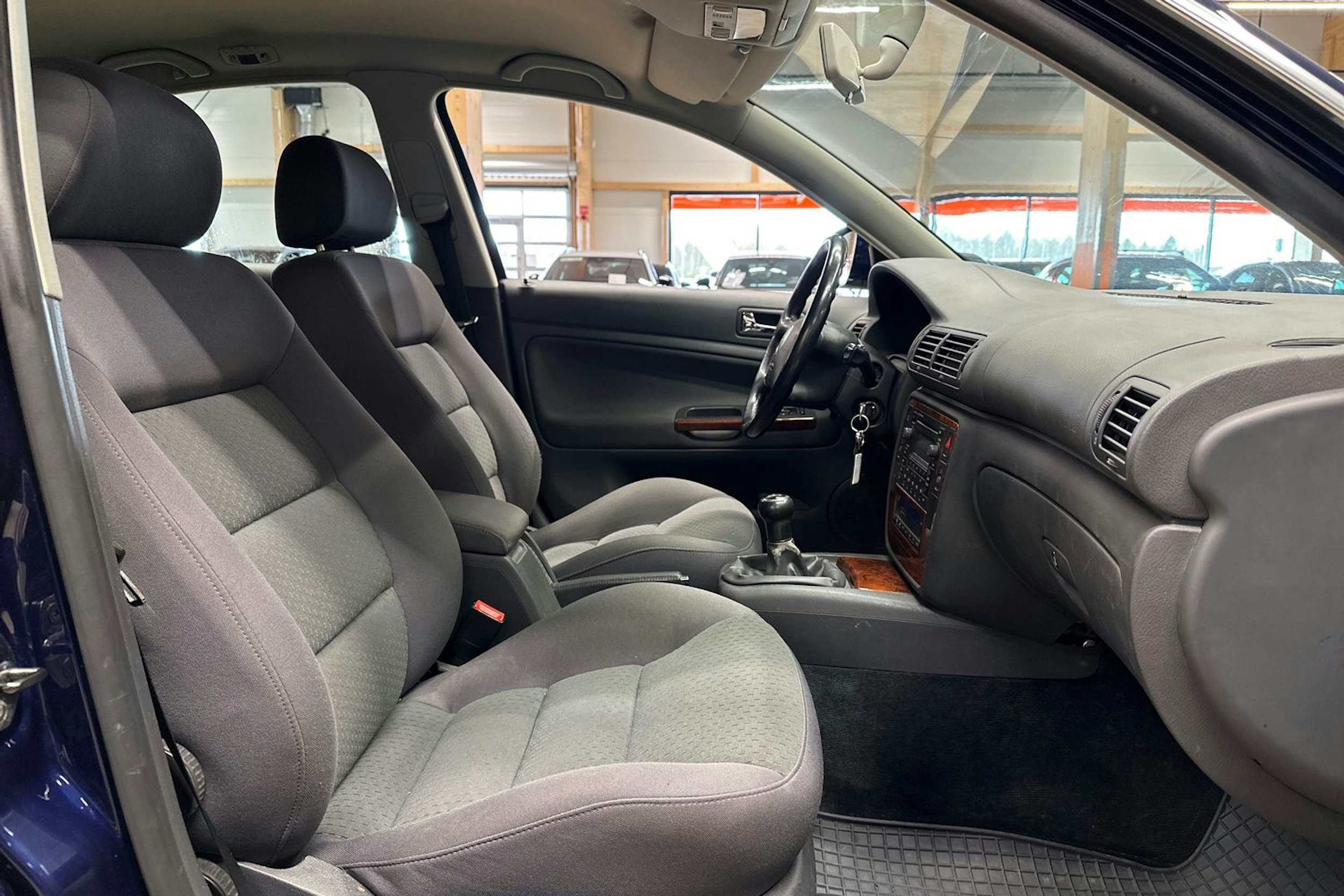 sininen Volkswagen Passat 2005 kuva 14.