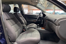 sininen Volkswagen Passat 2005 kuva 14.