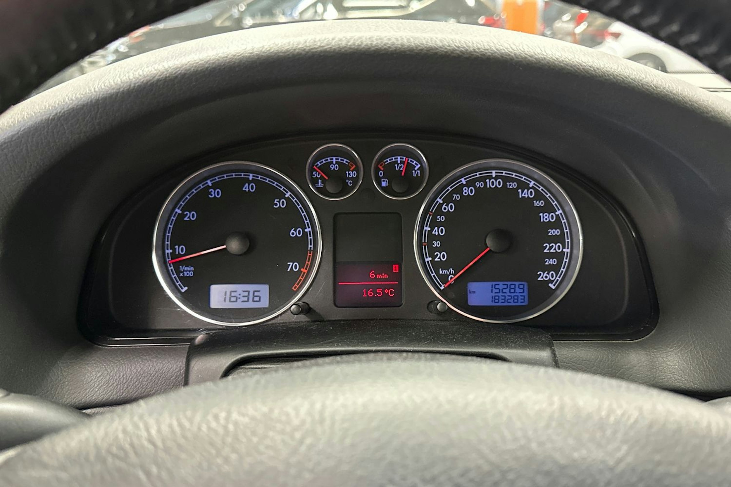 sininen Volkswagen Passat 2005 kuva 20.