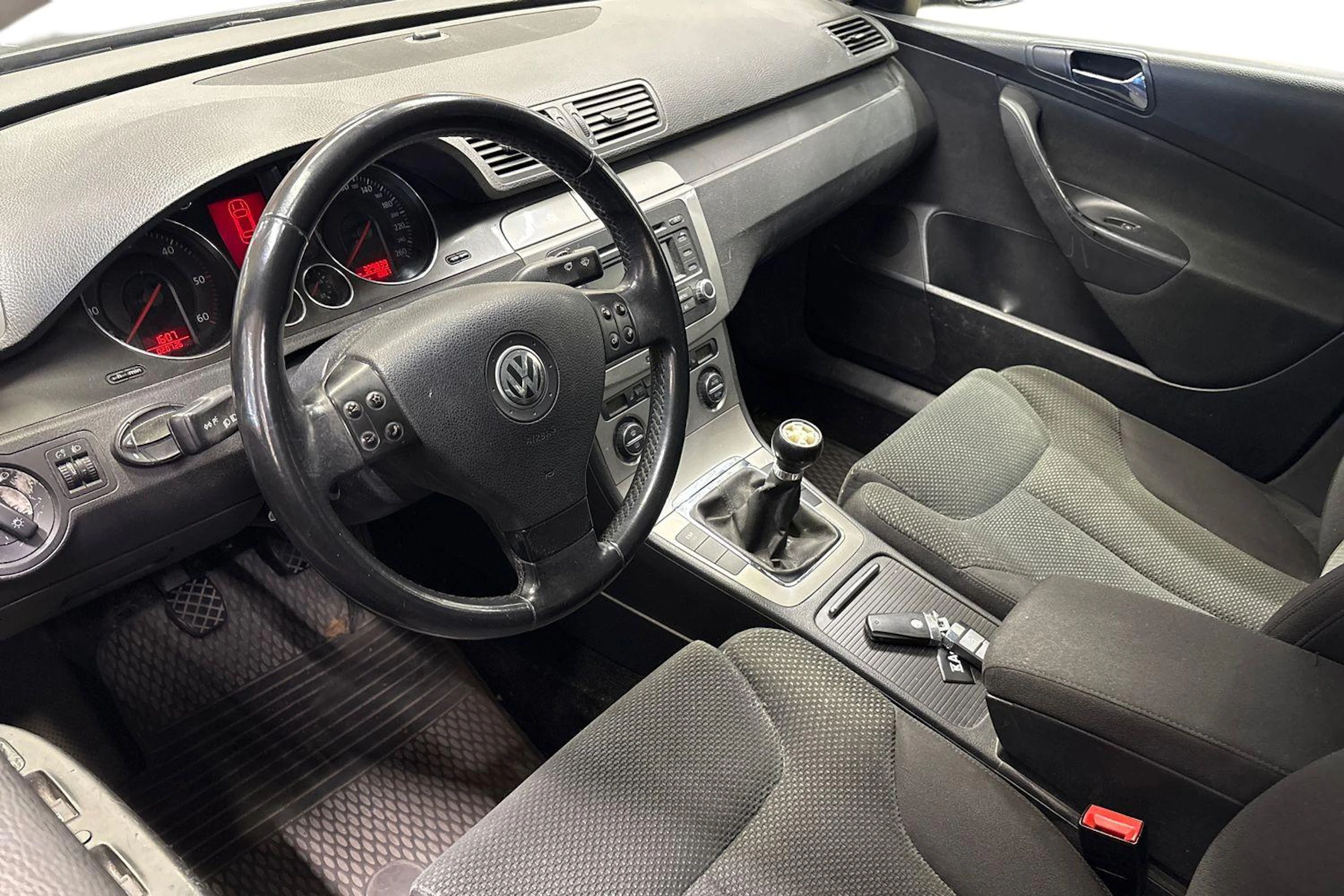 musta Volkswagen Passat 2005 kuva 7.