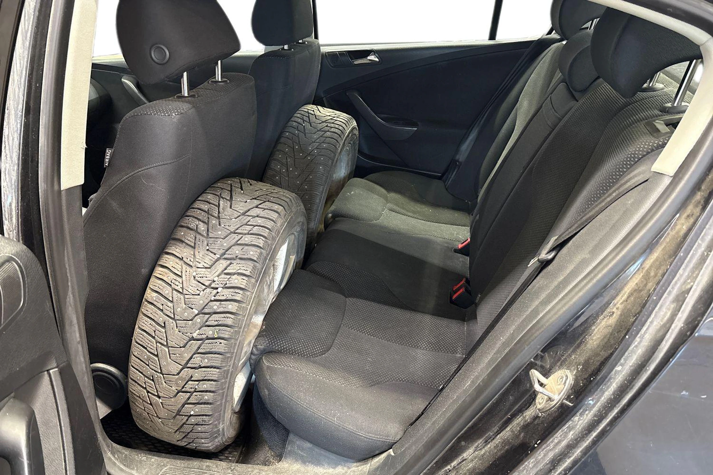 musta Volkswagen Passat 2005 kuva 8.