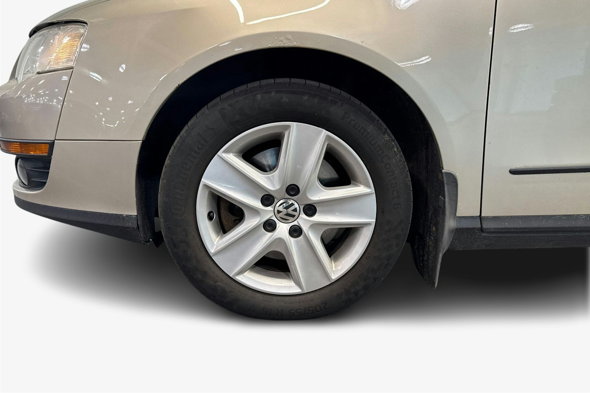 Ruskea (beige) Volkswagen PASSAT 2005 kuva 9.