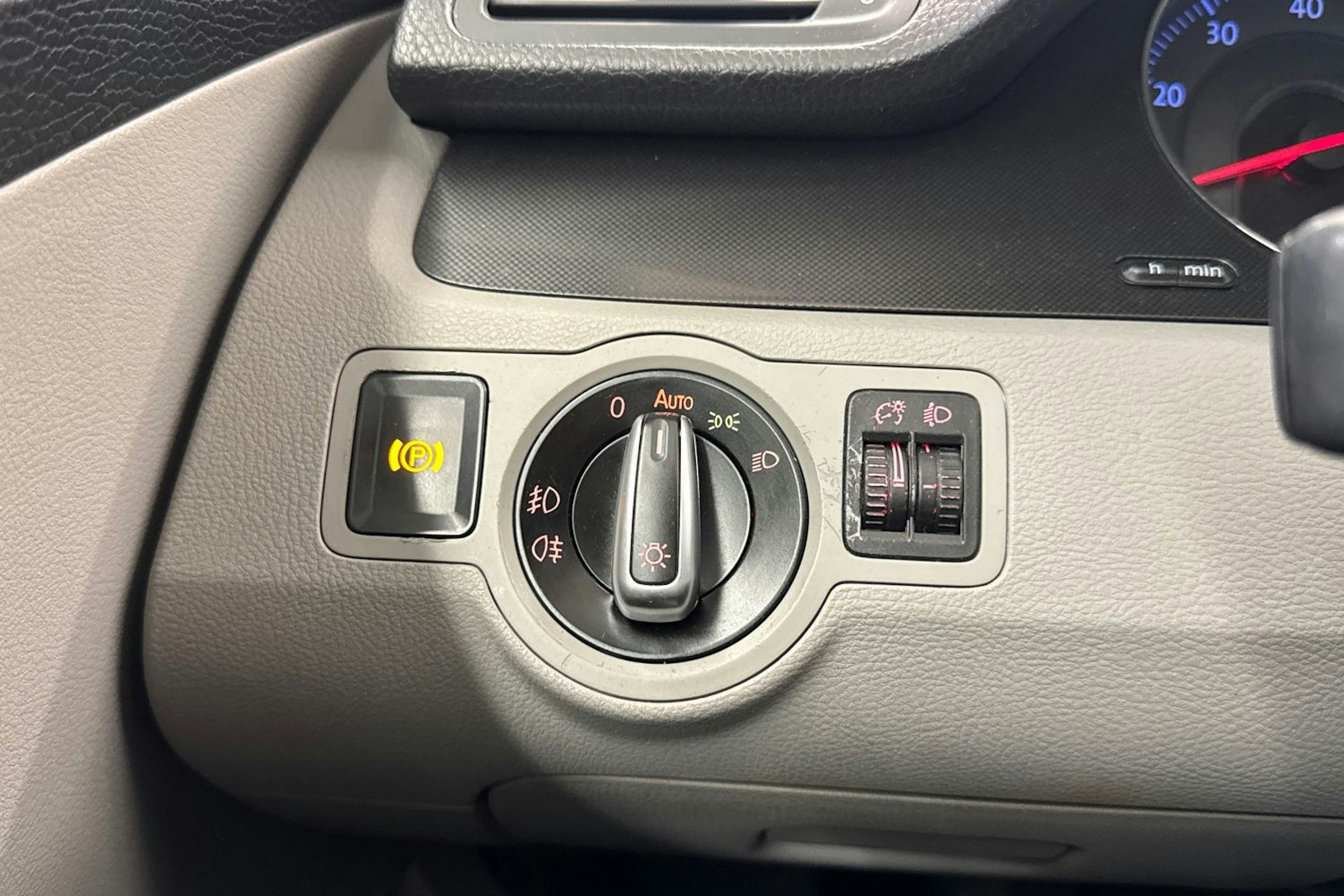 Ruskea (beige) Volkswagen PASSAT 2005 kuva 17.