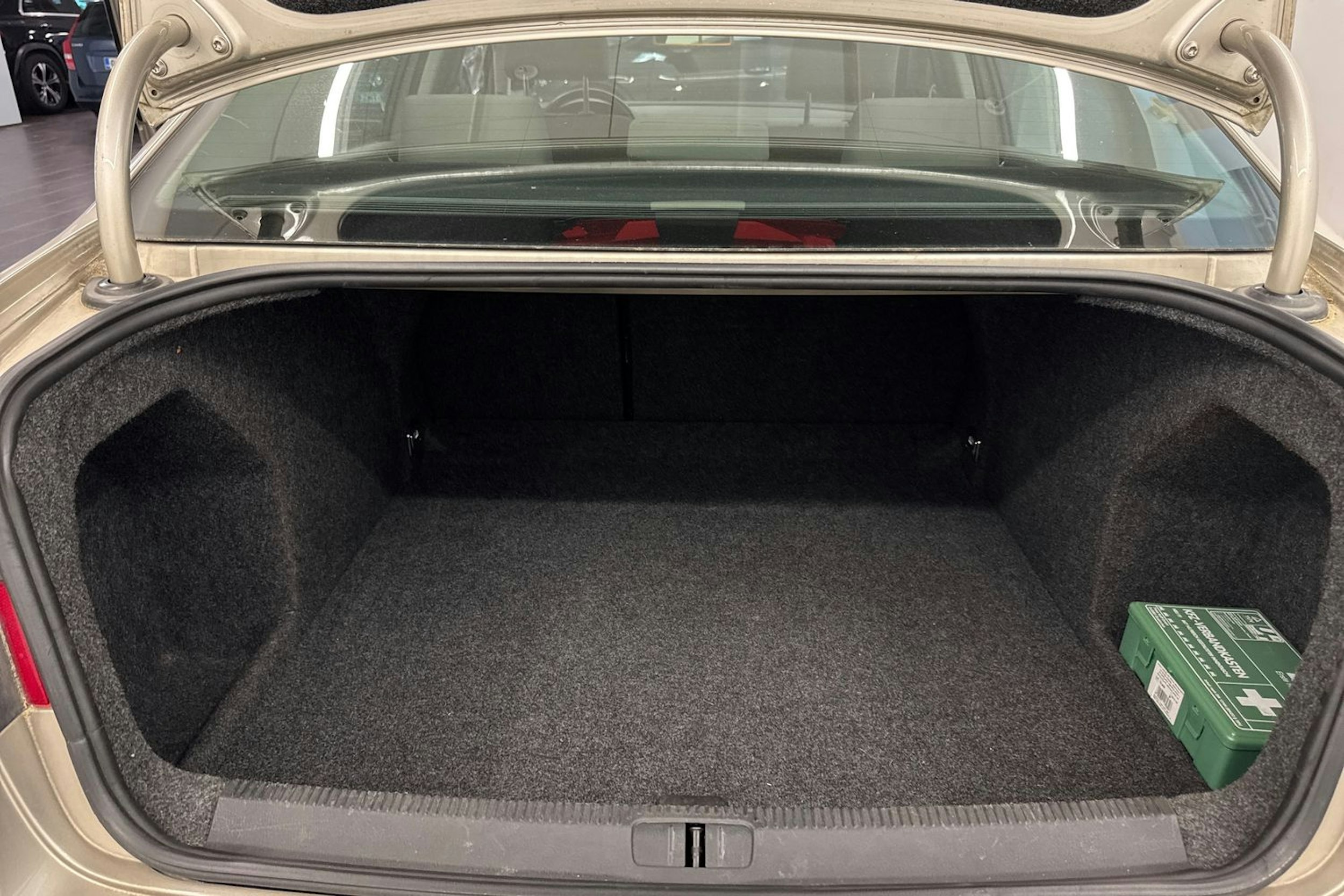 Ruskea (beige) Volkswagen PASSAT 2005 kuva 22.