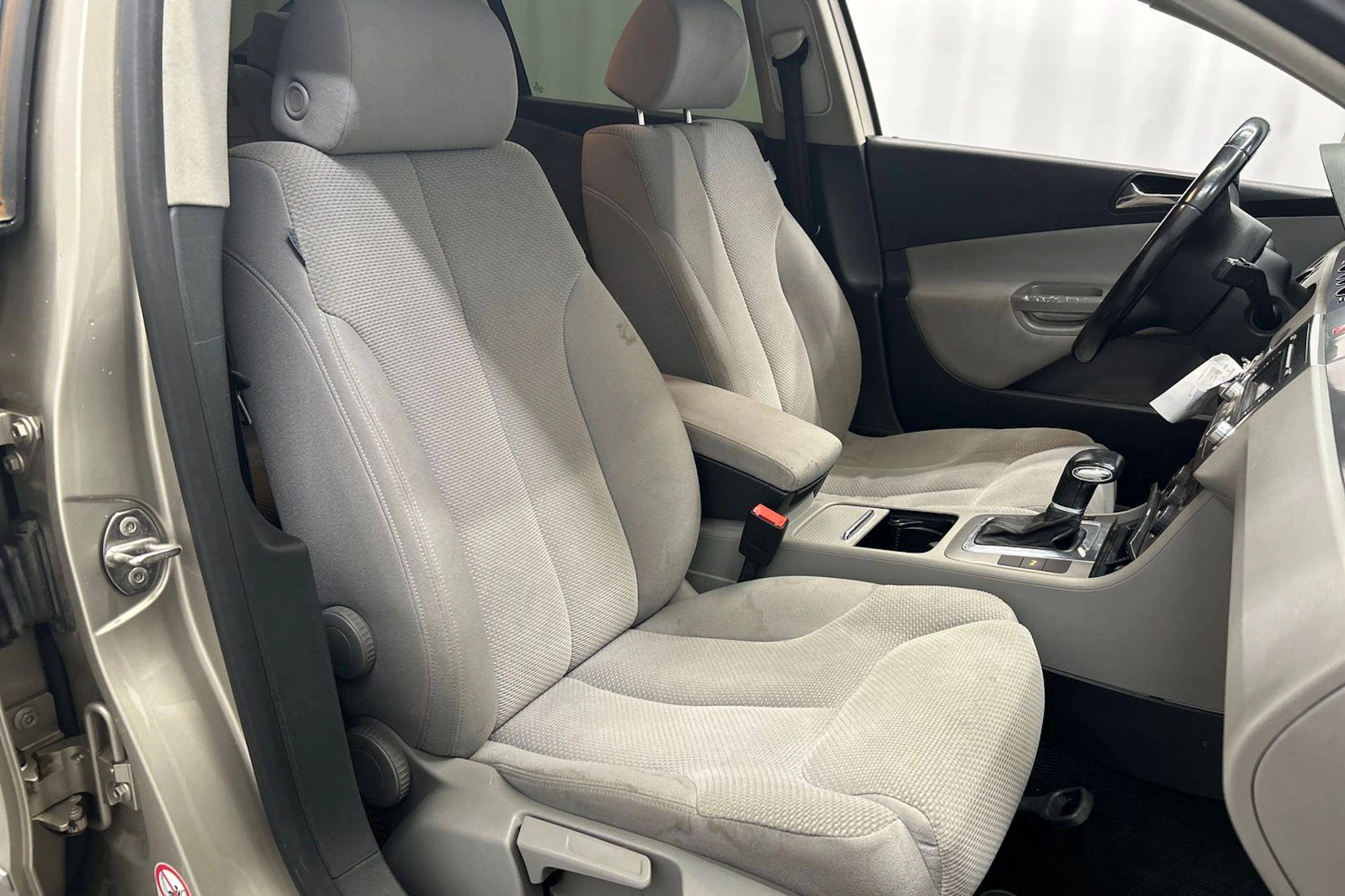 ruskea (beige) Volkswagen Passat 2006 kuva 15.