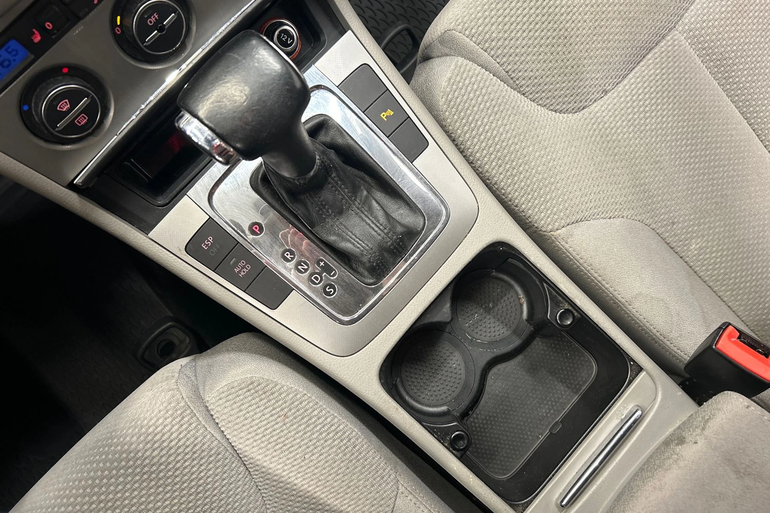 ruskea (beige) Volkswagen Passat 2006 kuva 25.