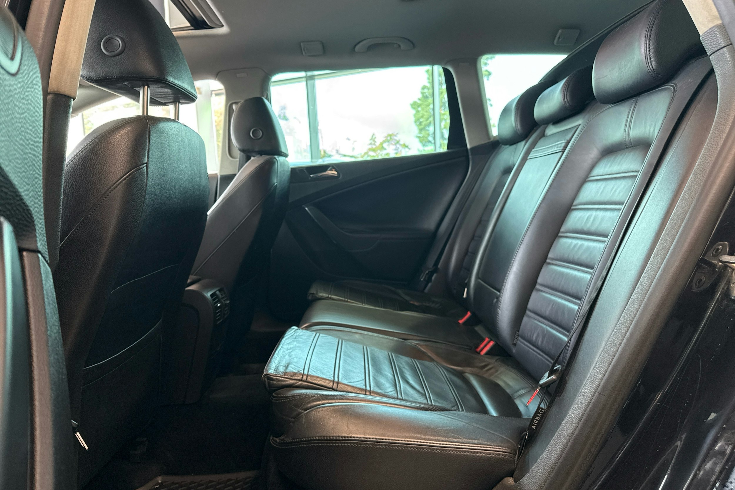 Musta Volkswagen PASSAT 2006 kuva 8.