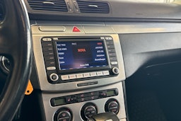 Musta Volkswagen PASSAT 2006 kuva 14.