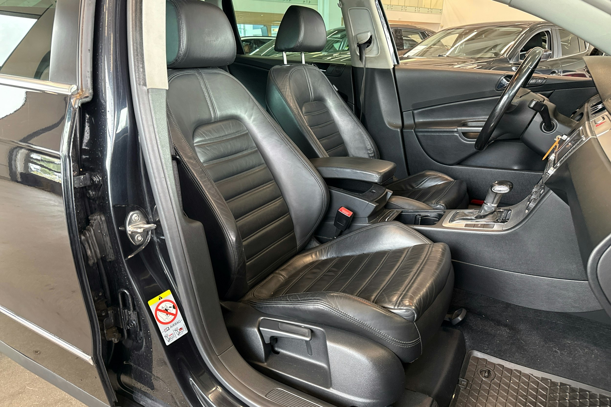 Musta Volkswagen PASSAT 2006 kuva 21.