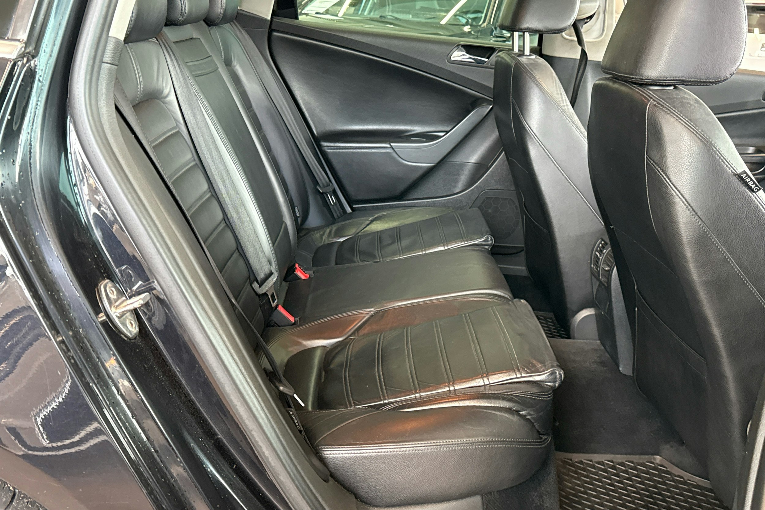 Musta Volkswagen PASSAT 2006 kuva 22.
