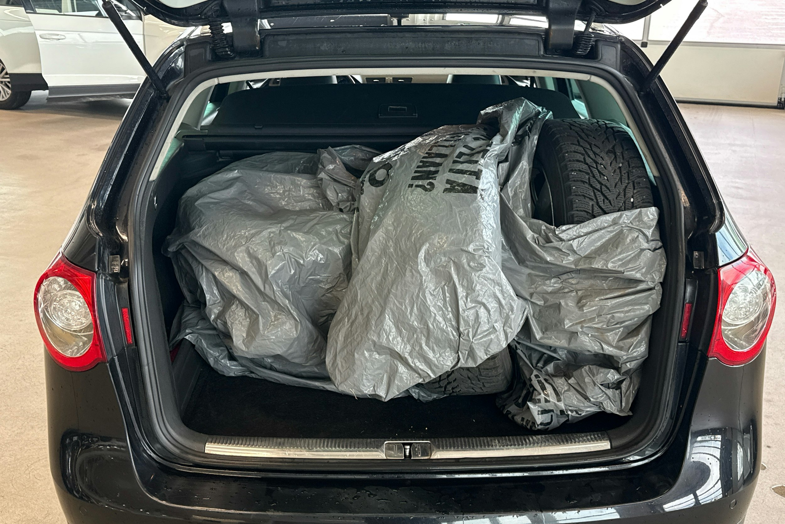 Musta Volkswagen PASSAT 2006 kuva 23.