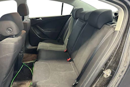 Musta Volkswagen Passat 2006 kuva 11.