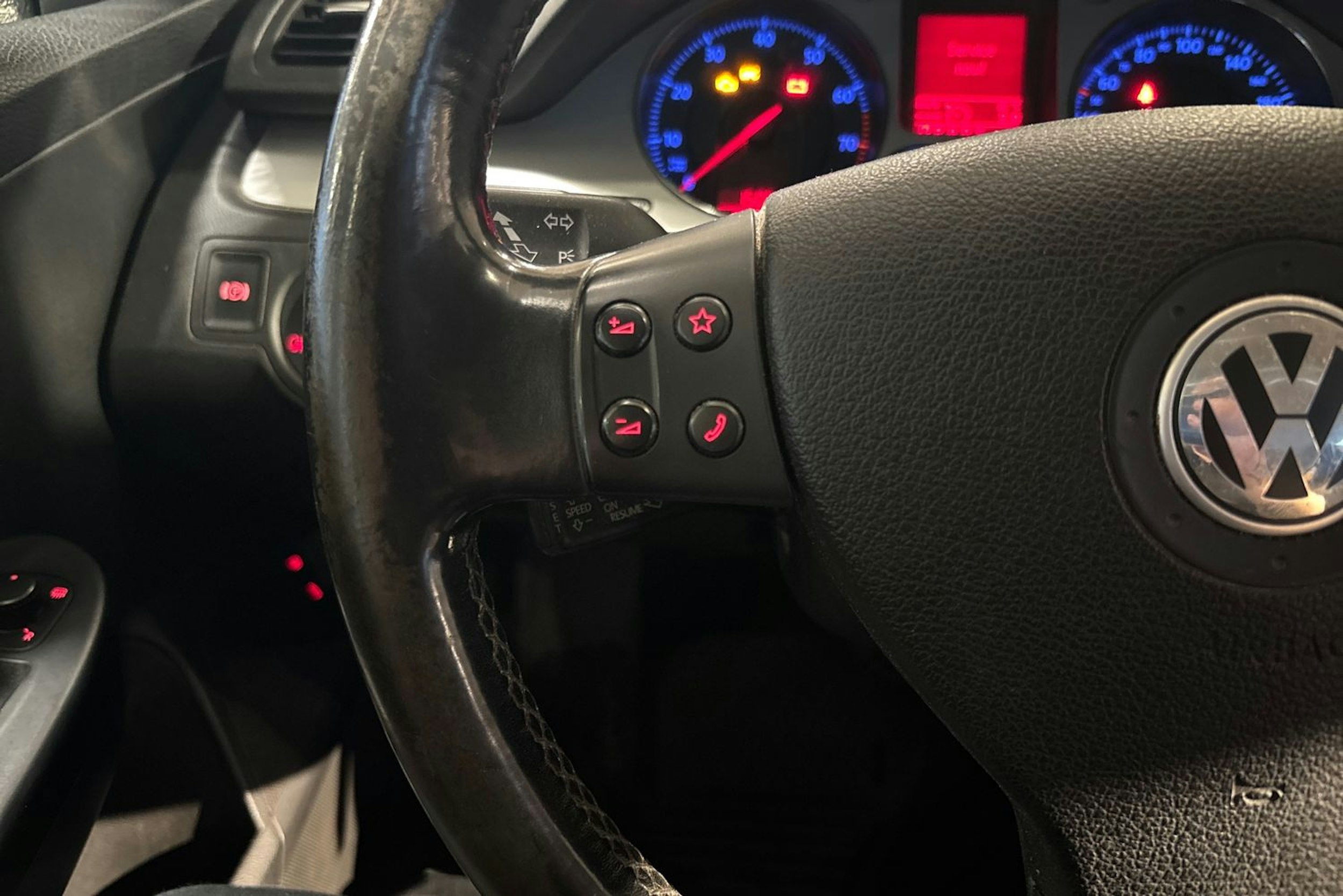 Musta Volkswagen PASSAT 2008 kuva 18.