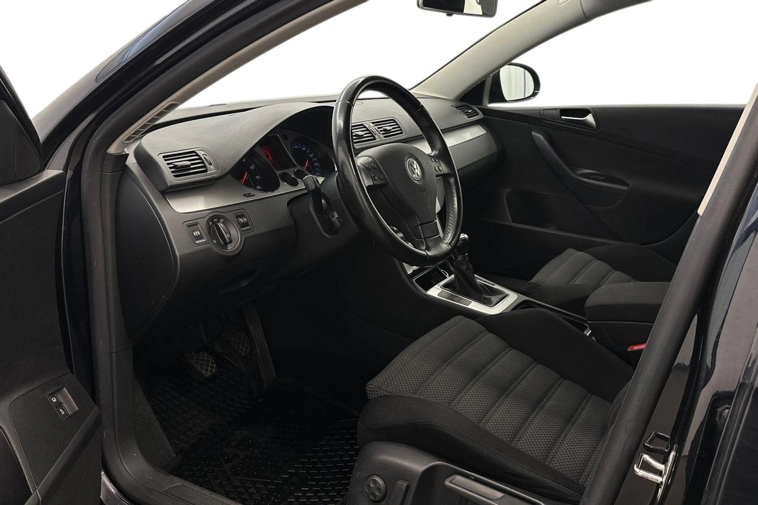 Musta Volkswagen PASSAT 2008 kuva 8.