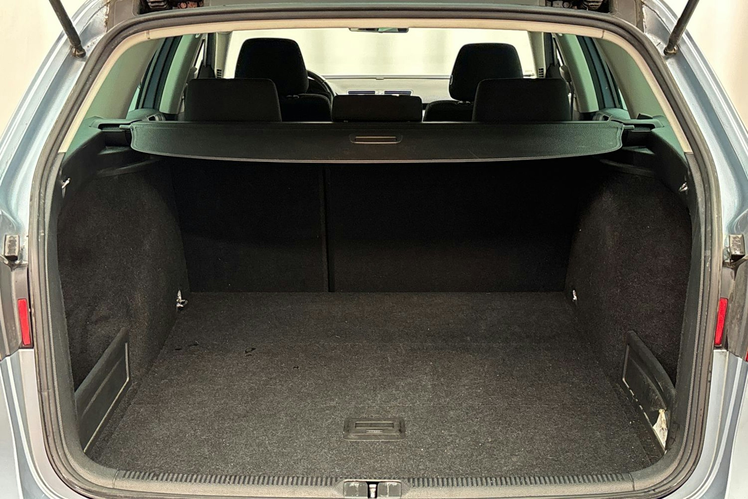 Sininen Volkswagen PASSAT 2008 kuva 20.