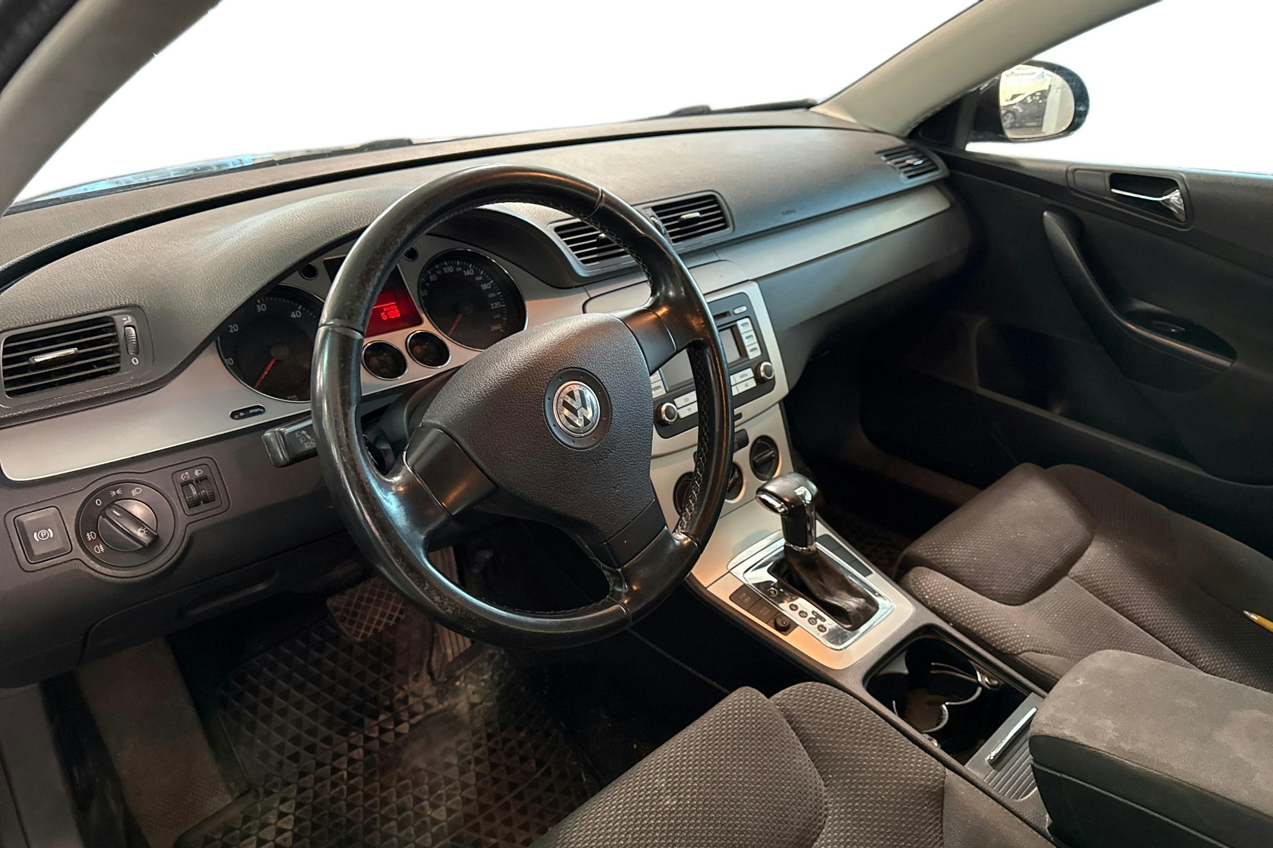 musta Volkswagen Passat 2008 kuva 6.