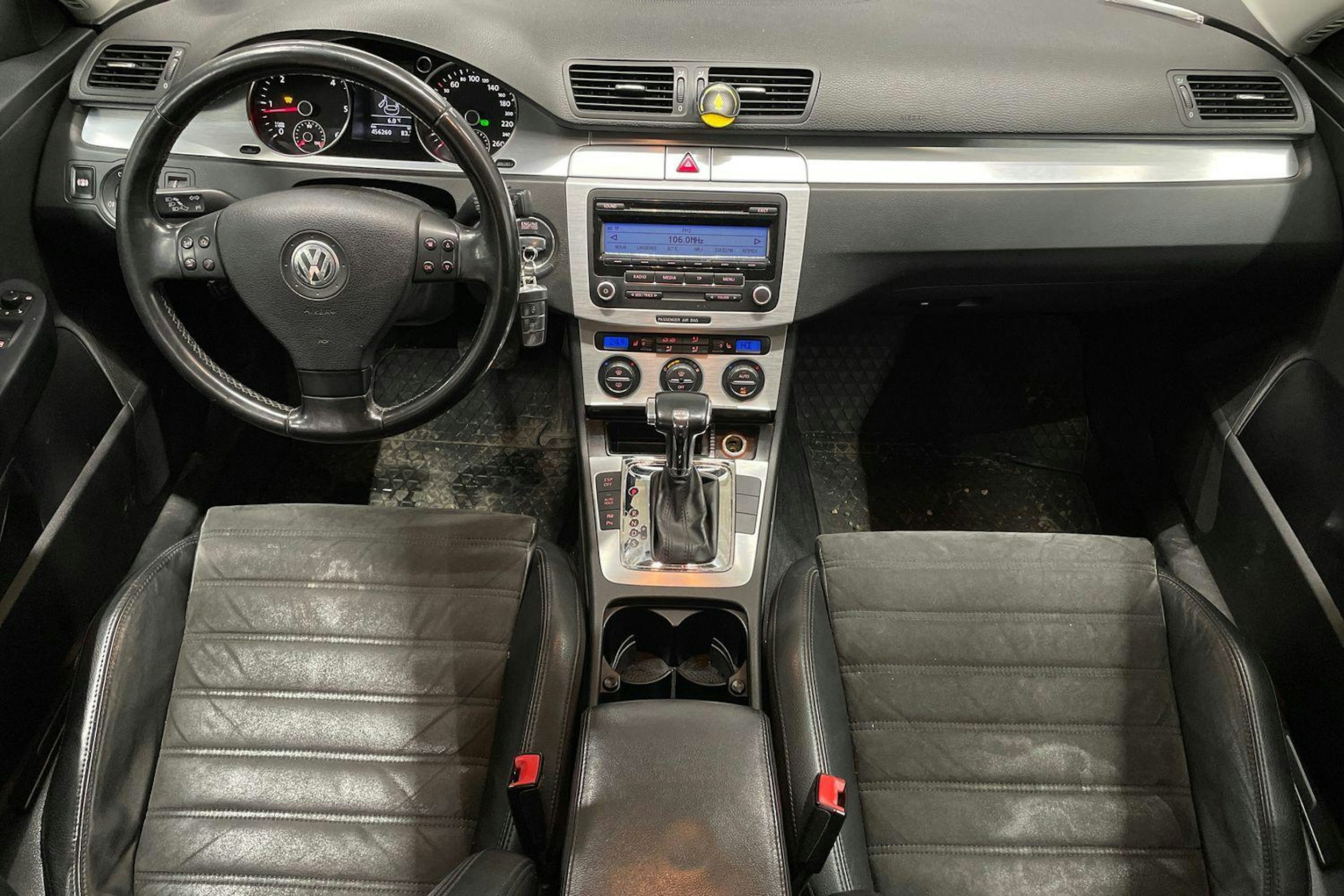 ruskea (beige) Volkswagen Passat 2009 kuva 7.