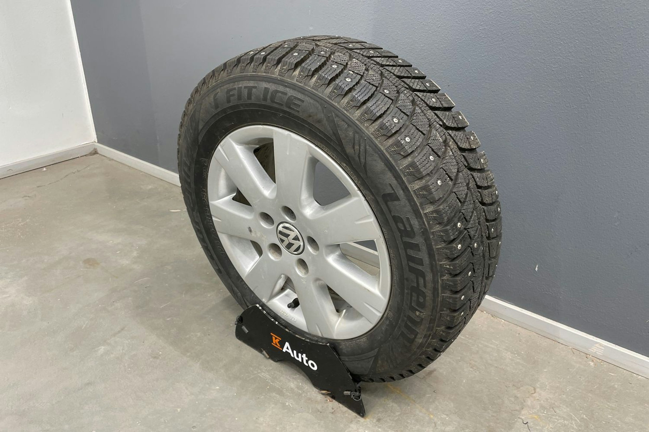 ruskea (beige) Volkswagen Passat 2009 kuva 11.