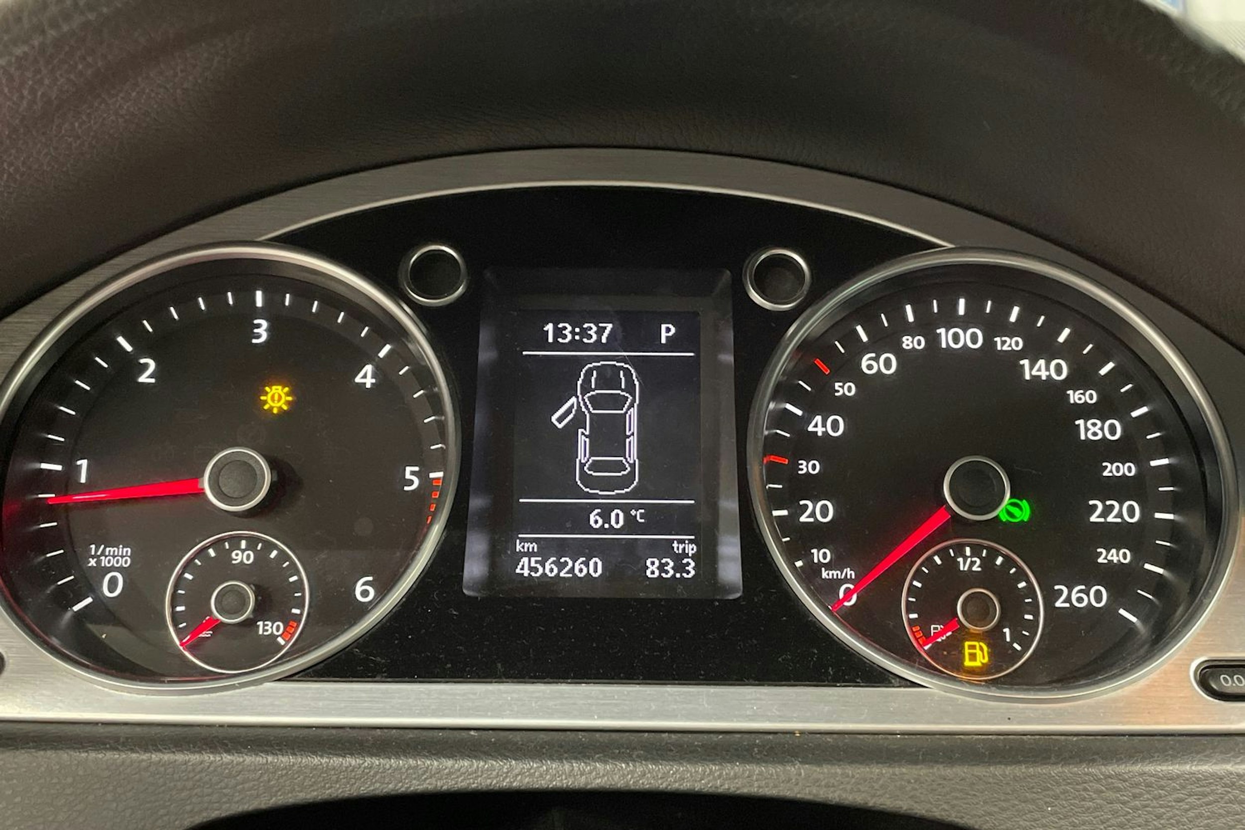 ruskea (beige) Volkswagen Passat 2009 kuva 13.